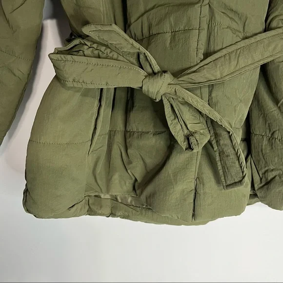 25) NWT BLANK NYC Olive Green & Cream Hooded Quilted Tie Waist Puffer Jacket MED - Picture 3 of 14